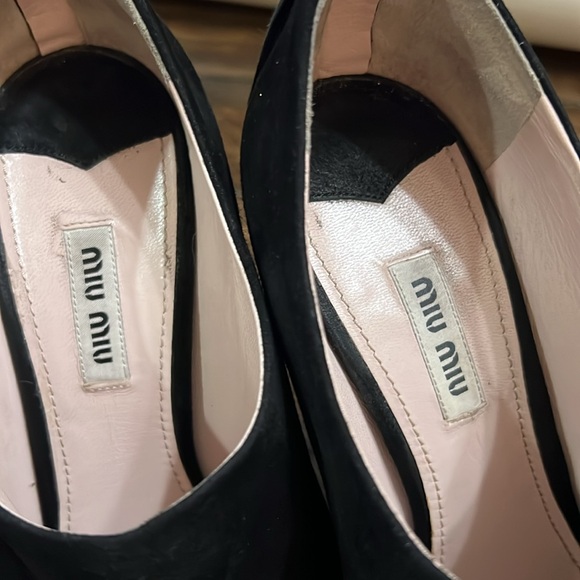 Miu Miu velvet peep toe statement pumps - Picture 4 of 7